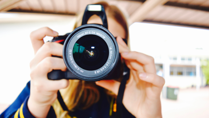 Tourist_with_camera